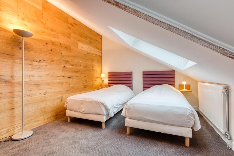 Twin Room with Garden View image 1