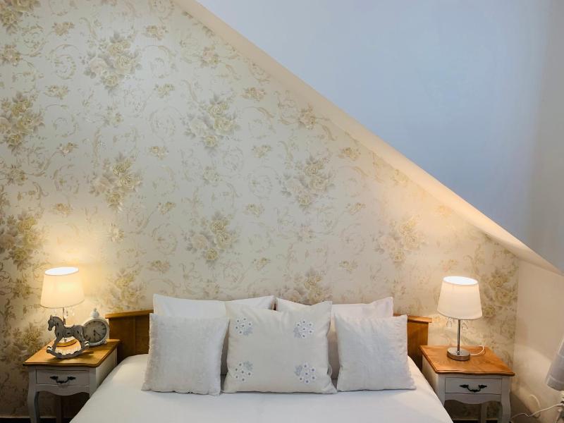 Deluxe Double Room with Extra Bed image 4