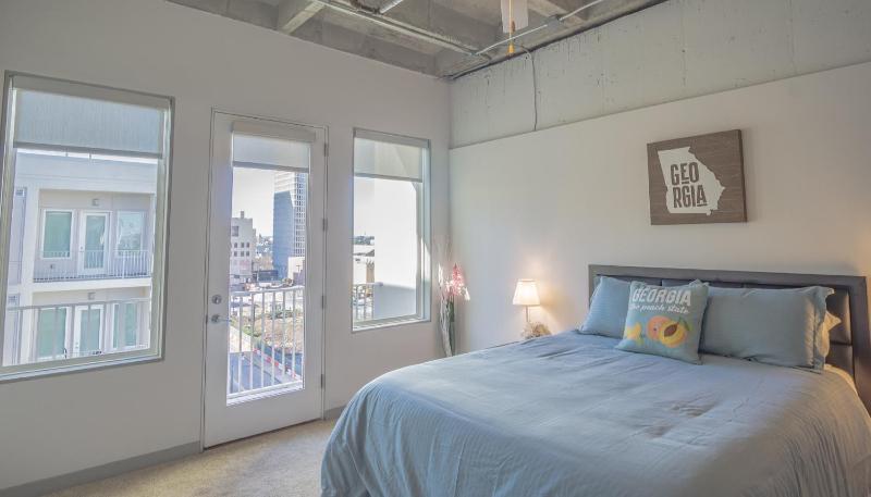 2BR Fully Furnished Apartment - Great location in Midtown apts - image 11