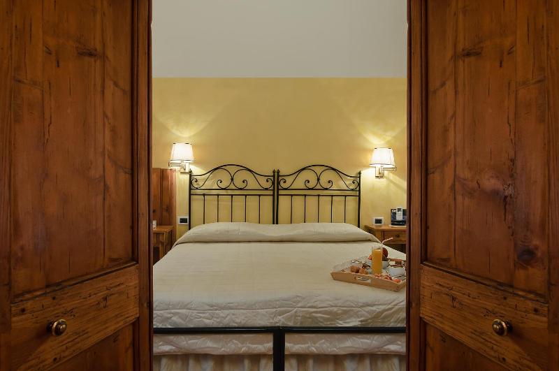 Junior Suite with Garden View image 1