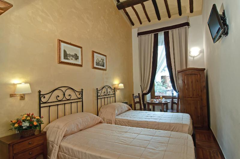Standard Double Room image 4