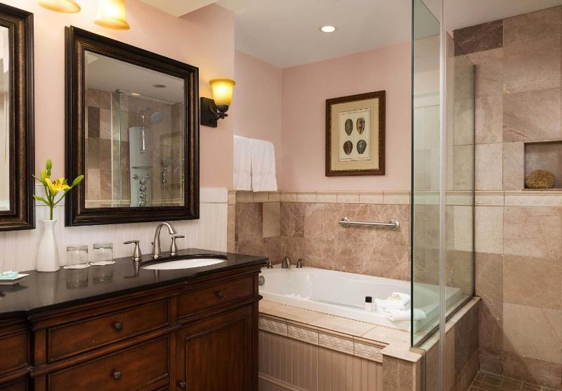 Grand King Suite image 4