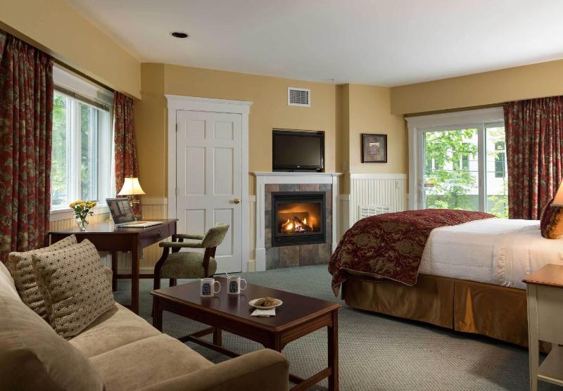 King Suite with Fireplace and River View