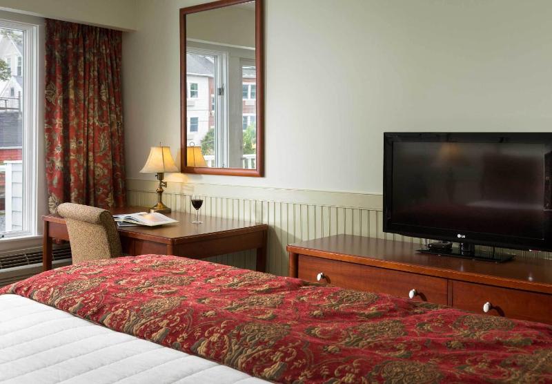 King Room with River View image 3