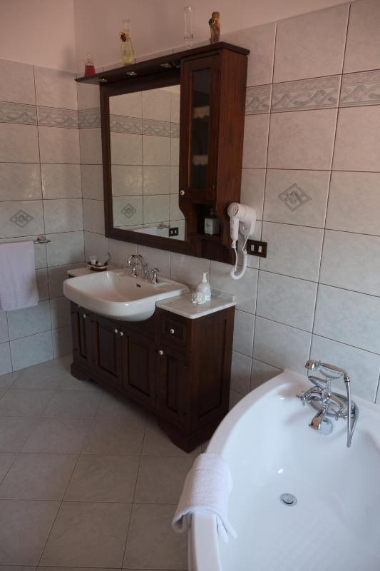 Triple Room with Balcony image 3