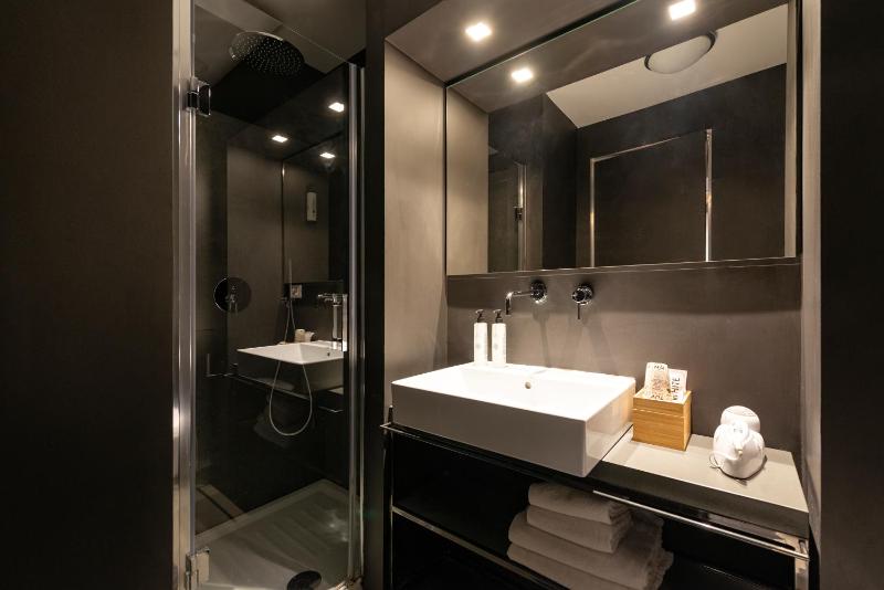 Superior Double Room image 3