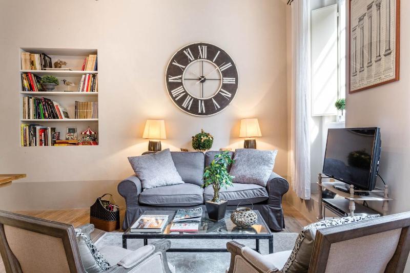 Casa Janca Find sanctuary at extraordinary rates! Luxury Smart Apartment in Central Lucca - image 10