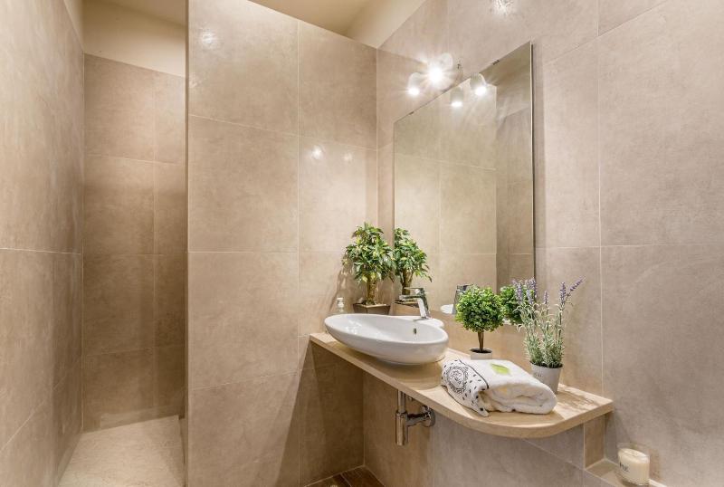 Casa Janca Find sanctuary at extraordinary rates! Luxury Smart Apartment in Central Lucca - image 7