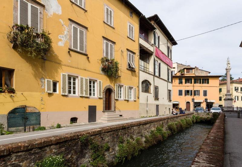 Casa Janca Find sanctuary at extraordinary rates! Luxury Smart Apartment in Central Lucca - image 4