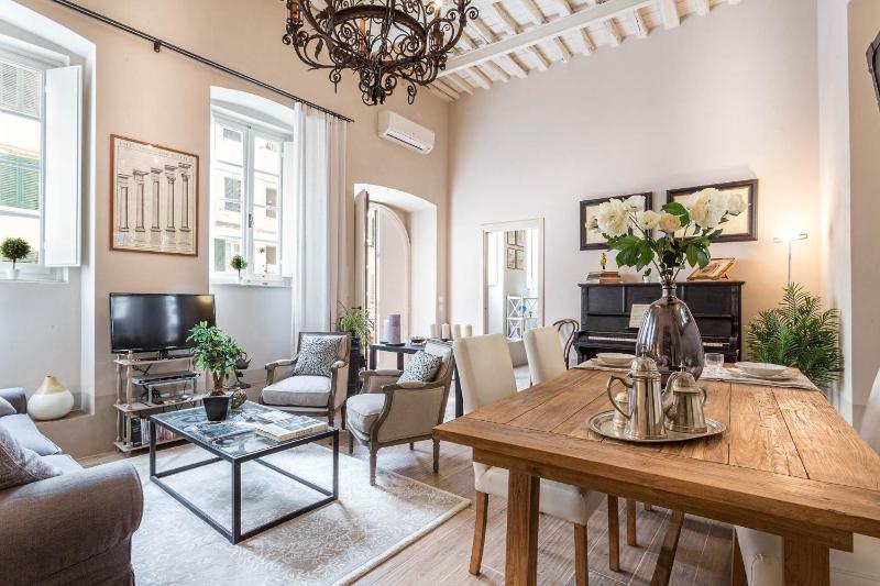Casa Janca Find sanctuary at extraordinary rates! Luxury Smart Apartment in Central Lucca - image 6