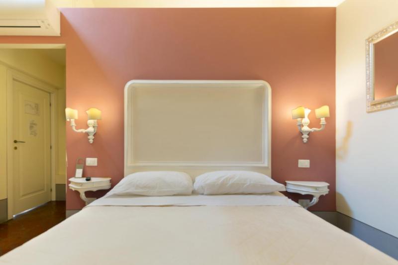 Small Double Room image 3