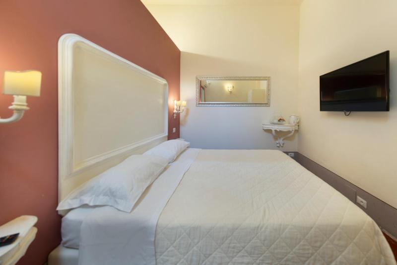 Small Double Room image 1