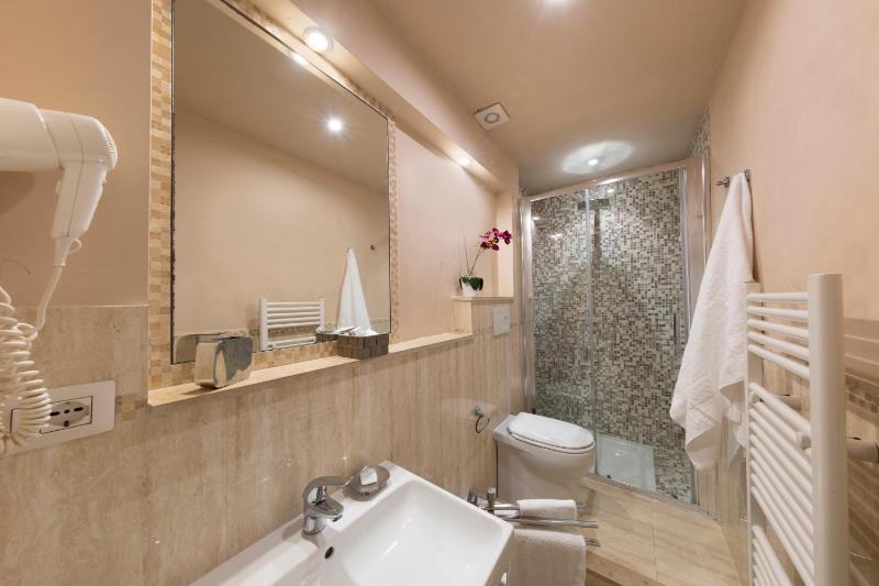 Superior Double or Twin Room with Balcony image 2