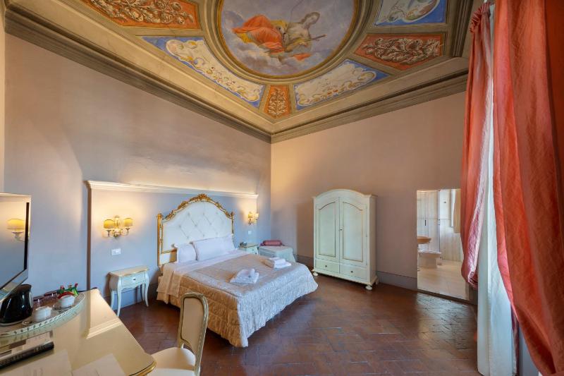 Deluxe Double or Twin Room image 1