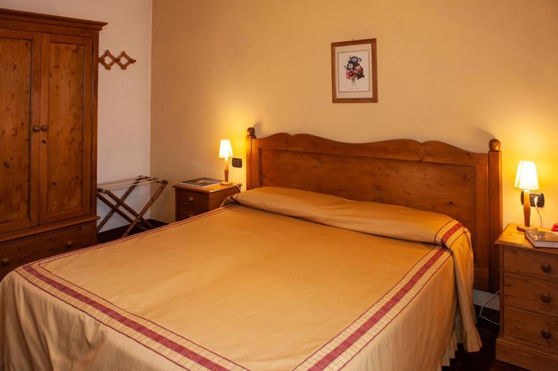 Double Room with Private Bathroom image 2