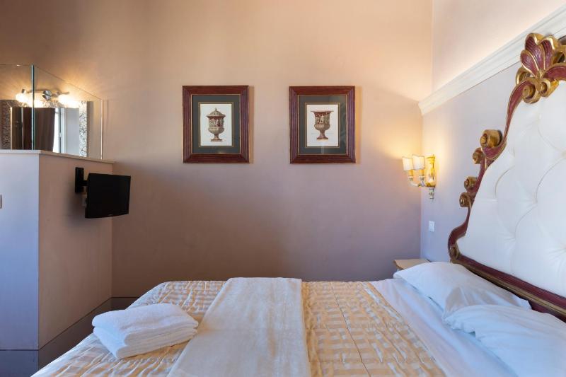 Standard Double or Twin Room image 4