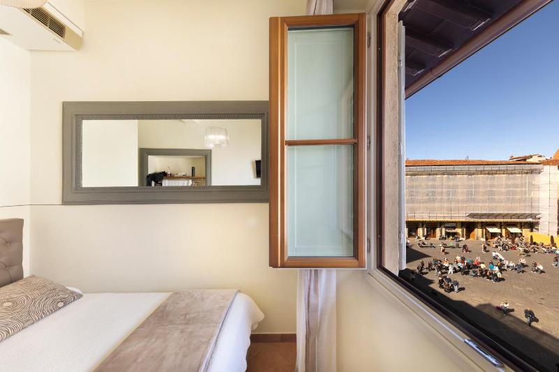 Single Room with Duomo View image 4