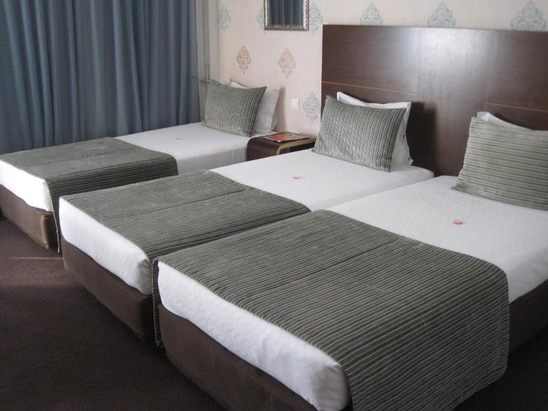 Triple Room image 3