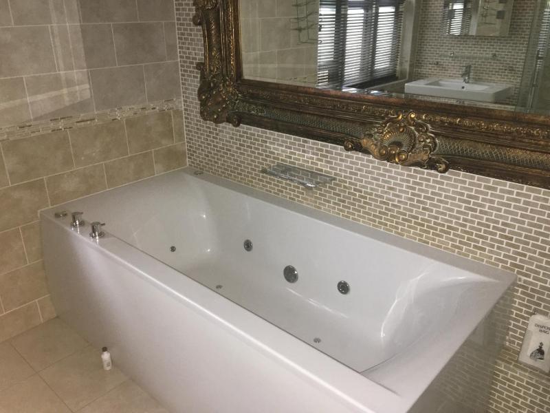 Queen Suite image 1