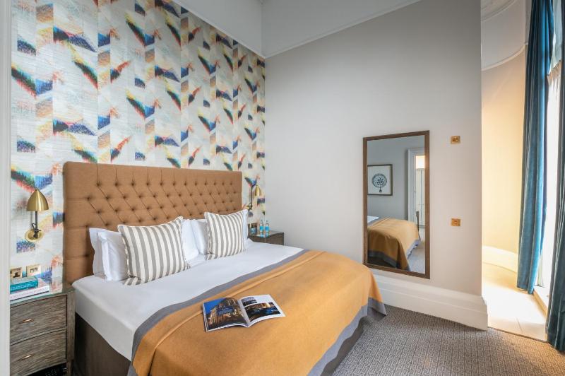 Deluxe Double Room image 3
