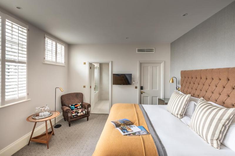 Superior Double Room image 1