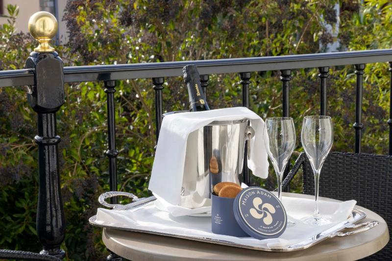 Large Double Room with Balcony image 4