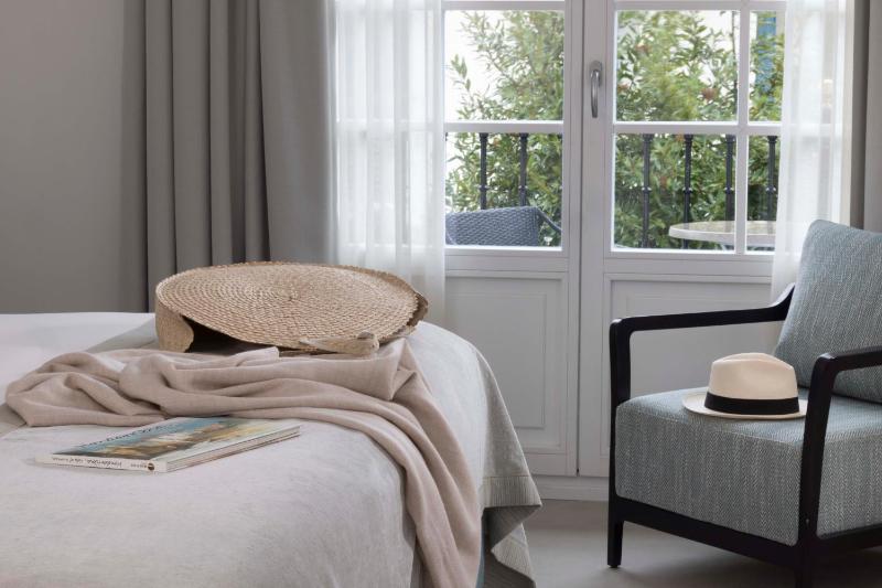 Superior Double Room with Balcony image 4