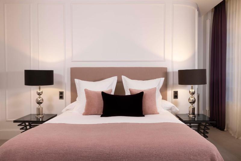 Large Double Room with Balcony image 3