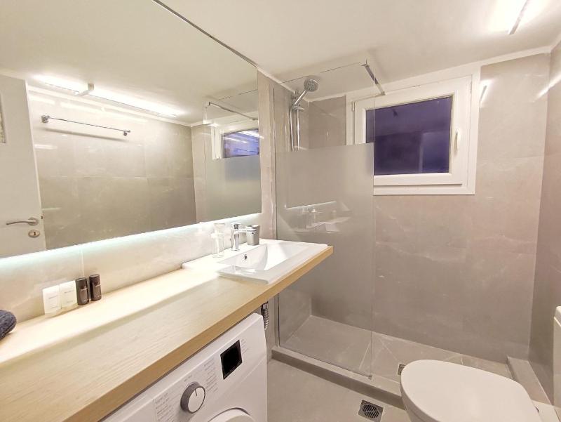 One-Bedroom Apartment image 2