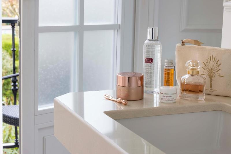 Junior Suite with Balcony image 2