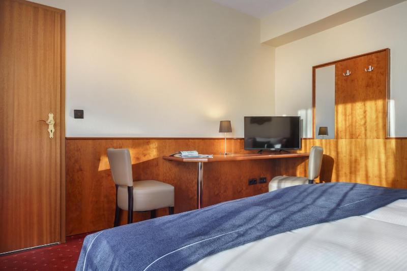 Standard Double or Twin Room image 4