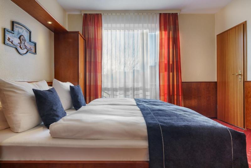Standard Double or Twin Room image 3