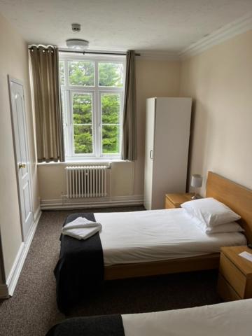 Basic Twin Room image 1