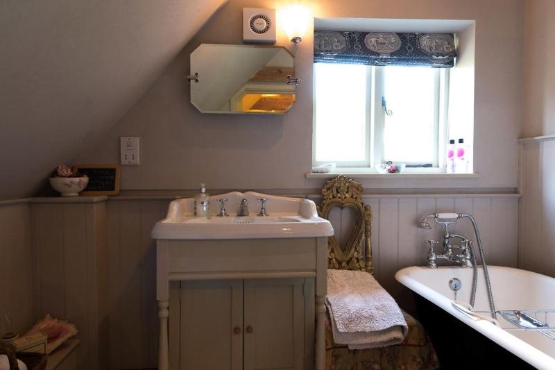 Queenies an authentic Rural Style coastal cottage in a Nature Reserve - image 14
