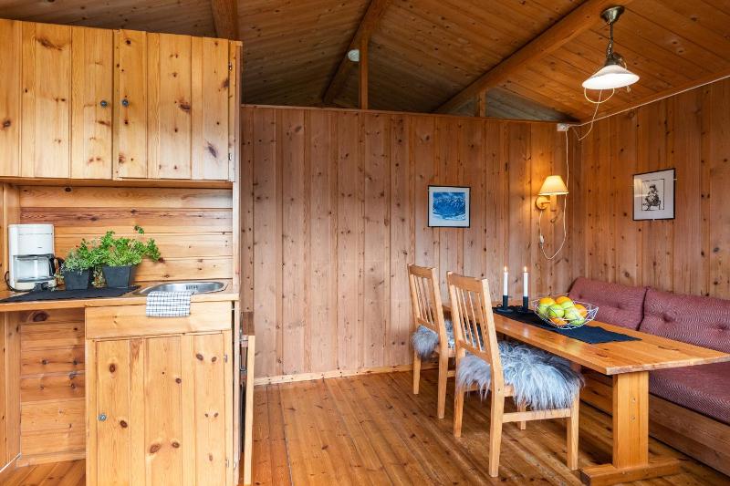 Summer Cabin with Shared Bathroom image 1