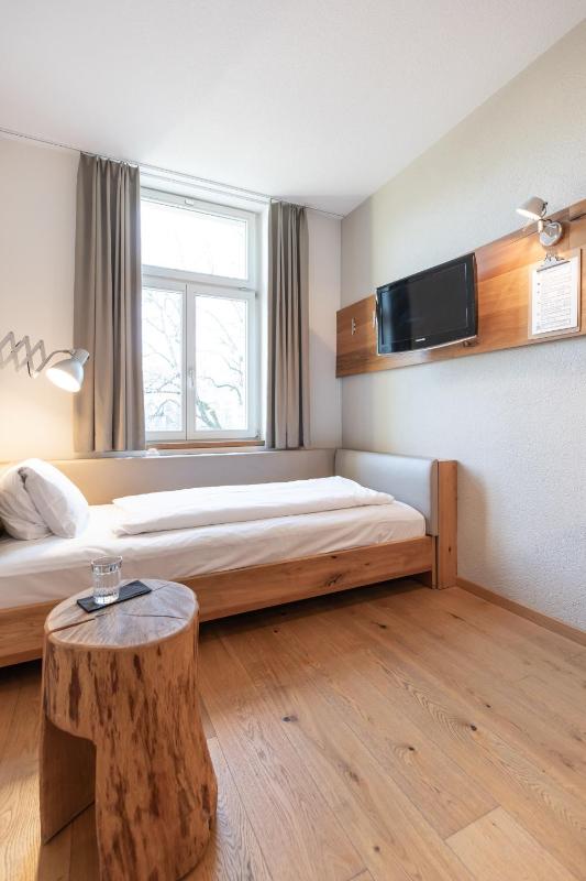 Standard Single Room with Shower image 4