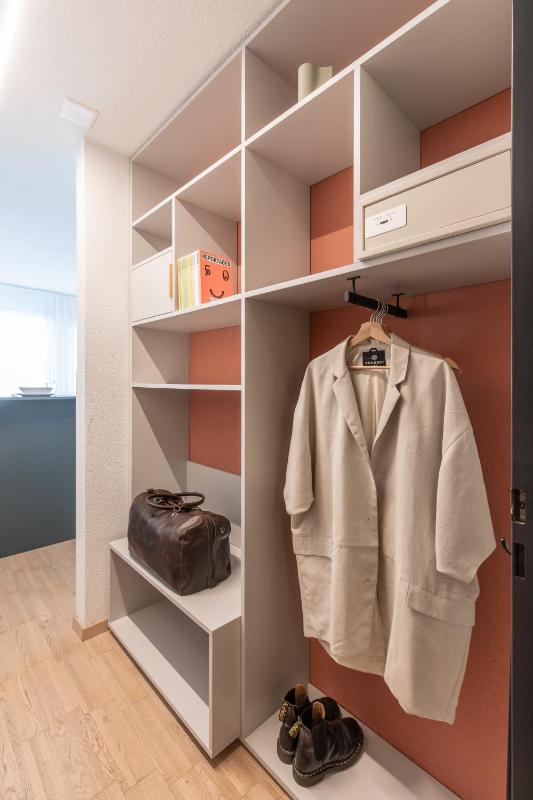 Standard Twin Room image 4