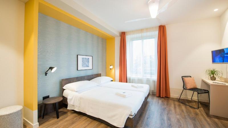Modern Double or Twin Room image 3