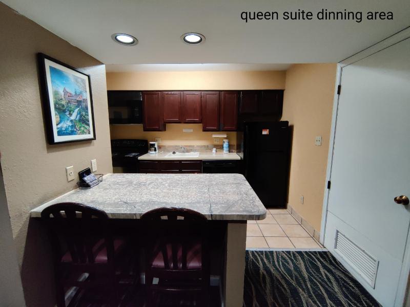 Queen Studio Suite - Non-Smoking image 4