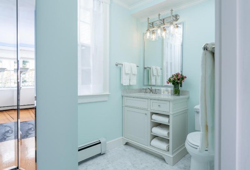 Standard Queen Room image 4