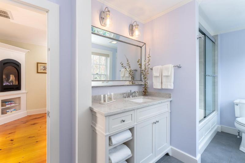 King Suite 6 image 2