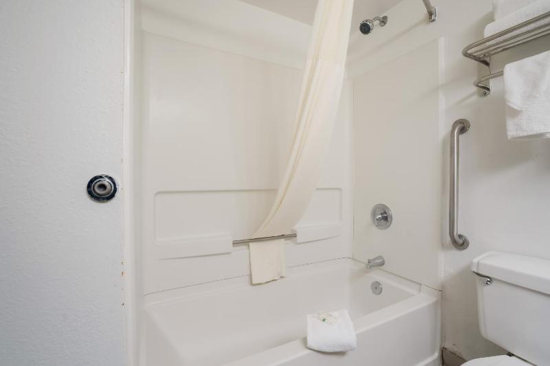 King Room - Non-Smoking image 2