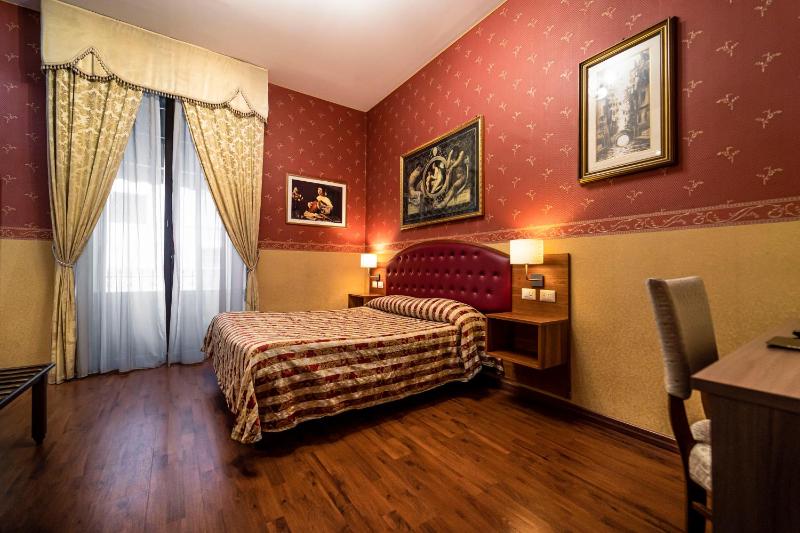 Double Room image 3