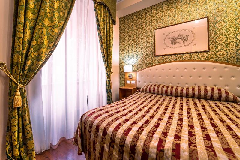 Double Room image 1