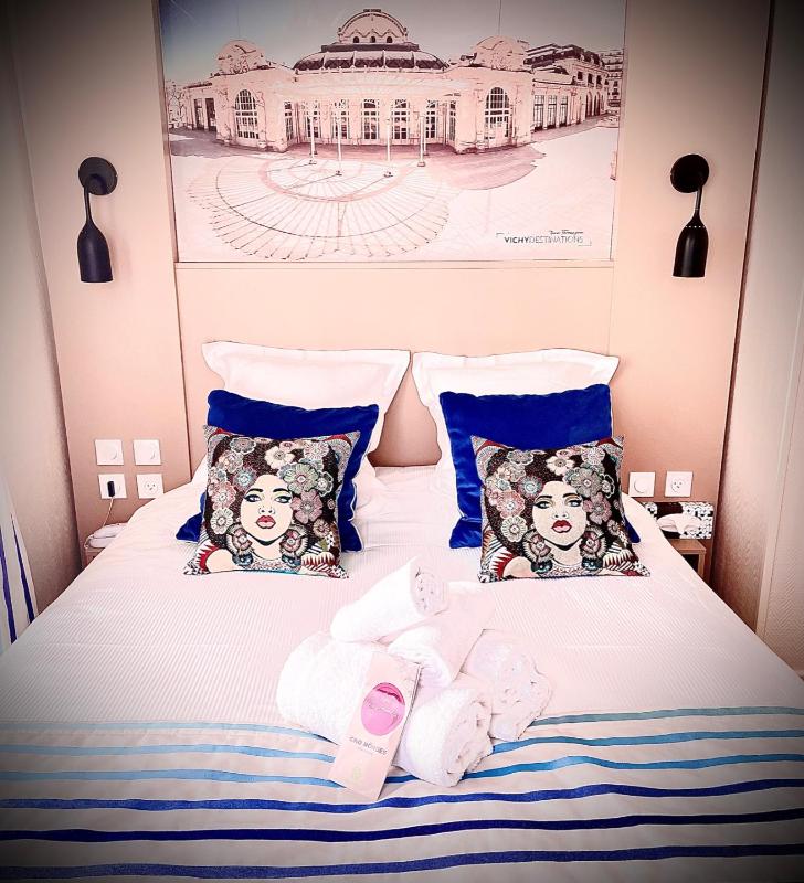 Double Room with 1 Double Bed image 3