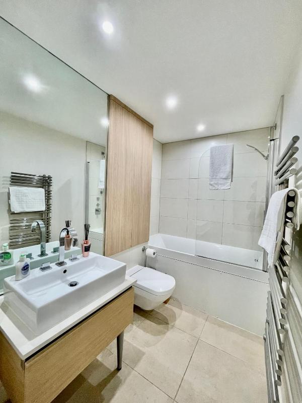 Apartment with Balcony image 2