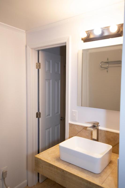 Queen Room image 2