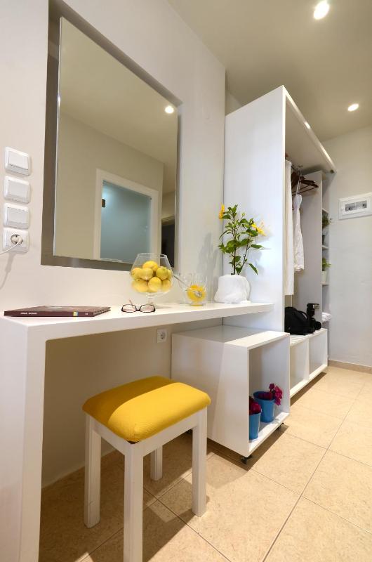 Superior Double Room with Sea View image 3