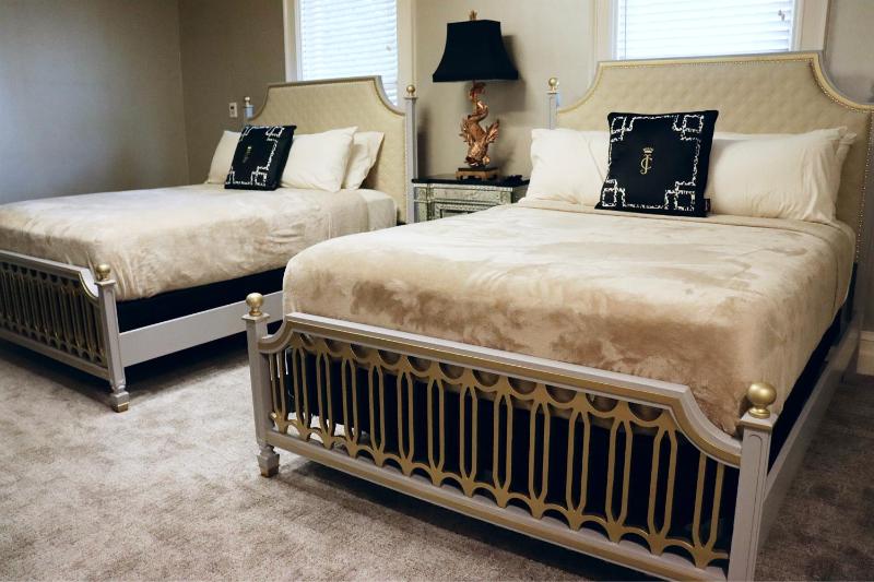 Deluxe Queen Suite image 4