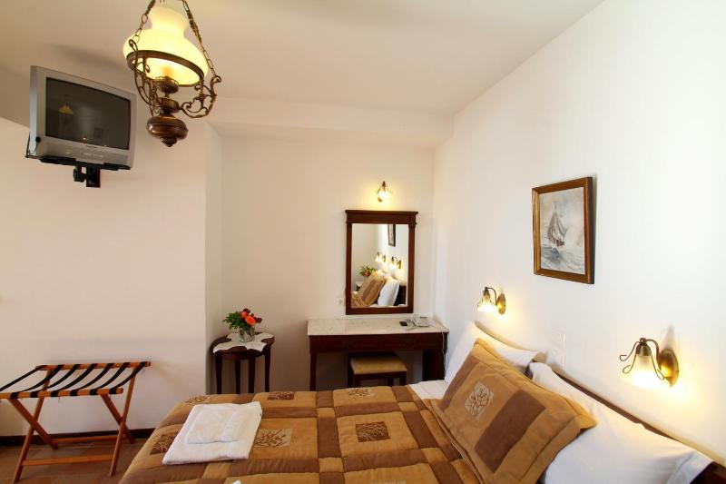 Superior Double Room with Garden View image 2